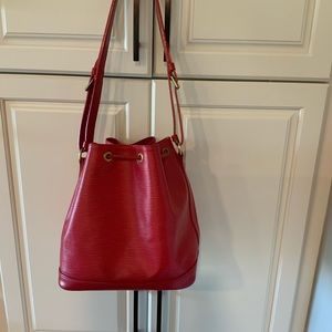 louis vuitton epi petit noe bucket bag